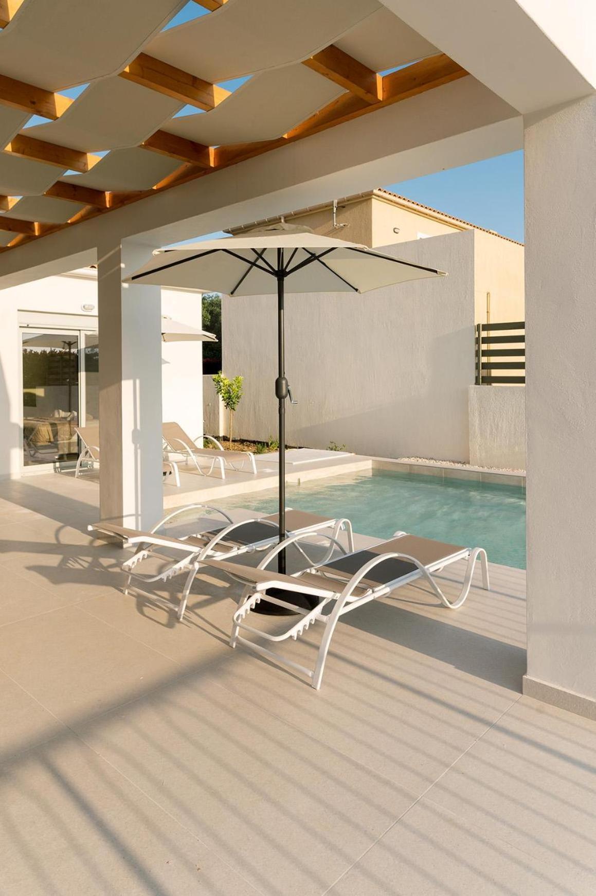 Villa Kira ตราเปซากิ ภายนอก รูปภาพ