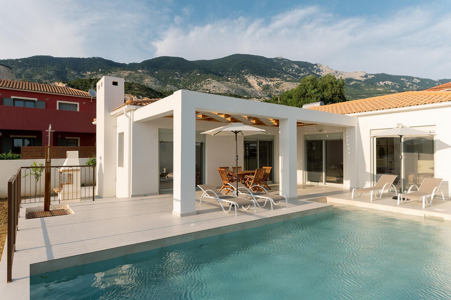 Villa Kira ตราเปซากิ ภายนอก รูปภาพ