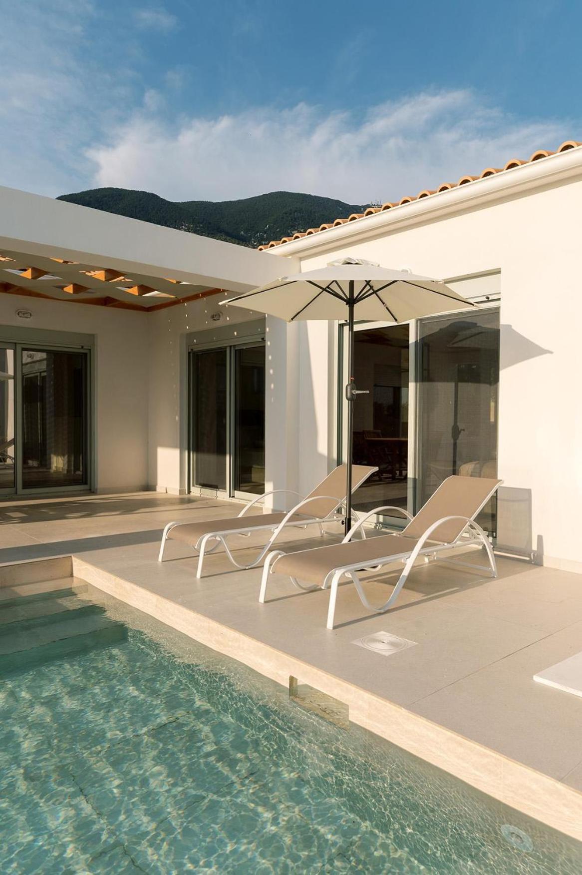 Villa Kira ตราเปซากิ ภายนอก รูปภาพ